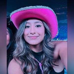 Meet your Posher, Estrella